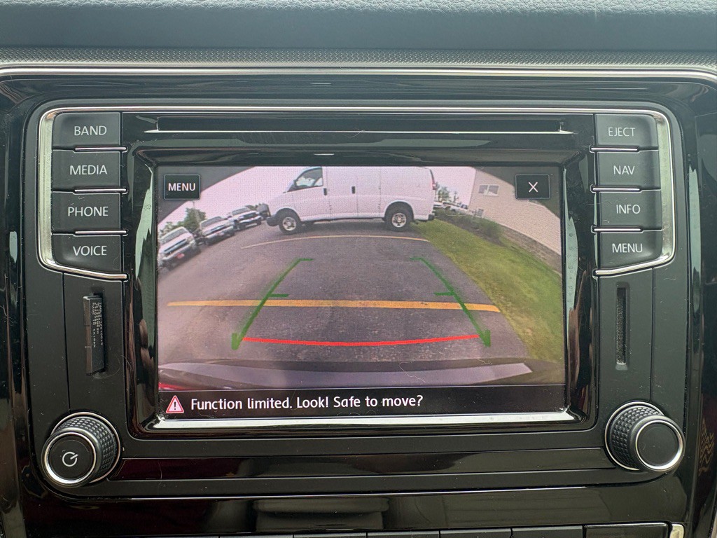 2017 Volkswagen Passat Image 16
