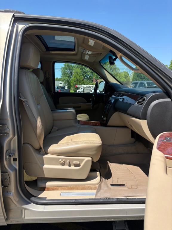 2007 Chevrolet Suburban Image 11