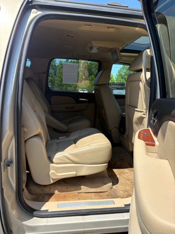 2007 Chevrolet Suburban Image 12