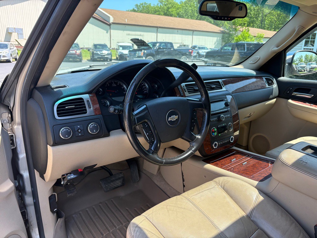 2007 Chevrolet Suburban Image 14