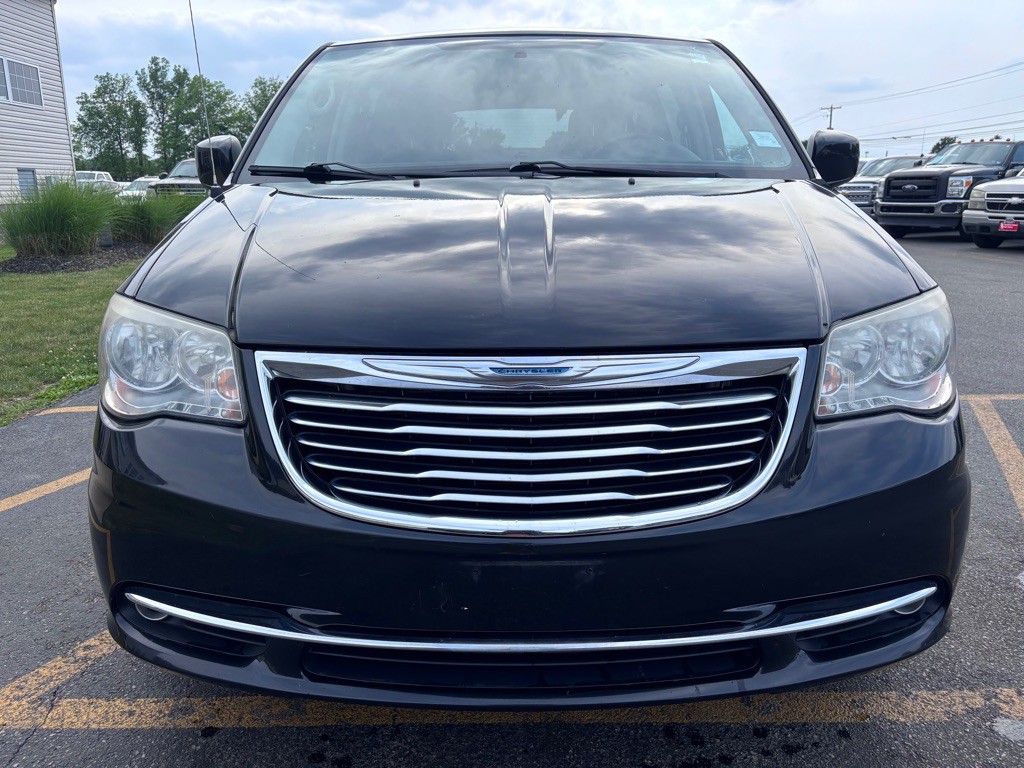 2014 Chrysler Town & Country Image 3