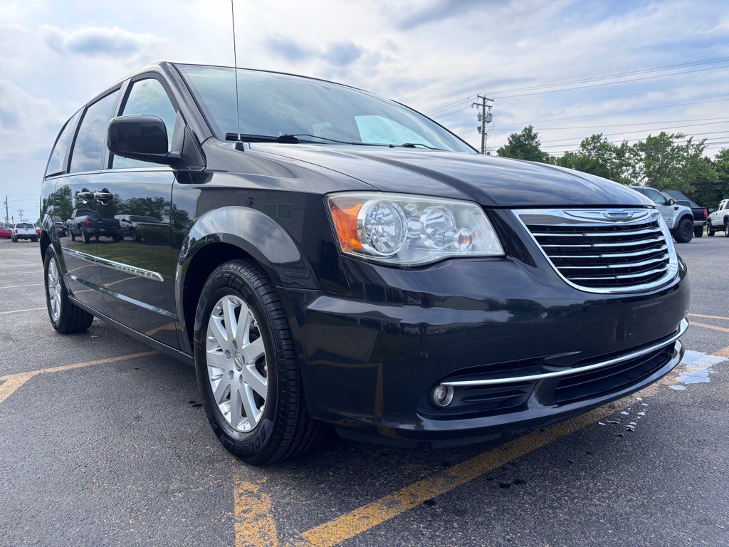 2014 Chrysler Town & Country Image 4
