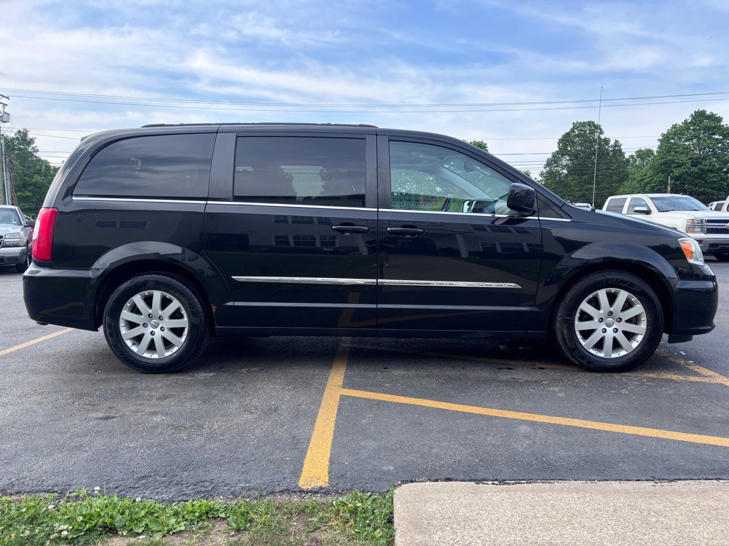 2014 Chrysler Town & Country Image 5