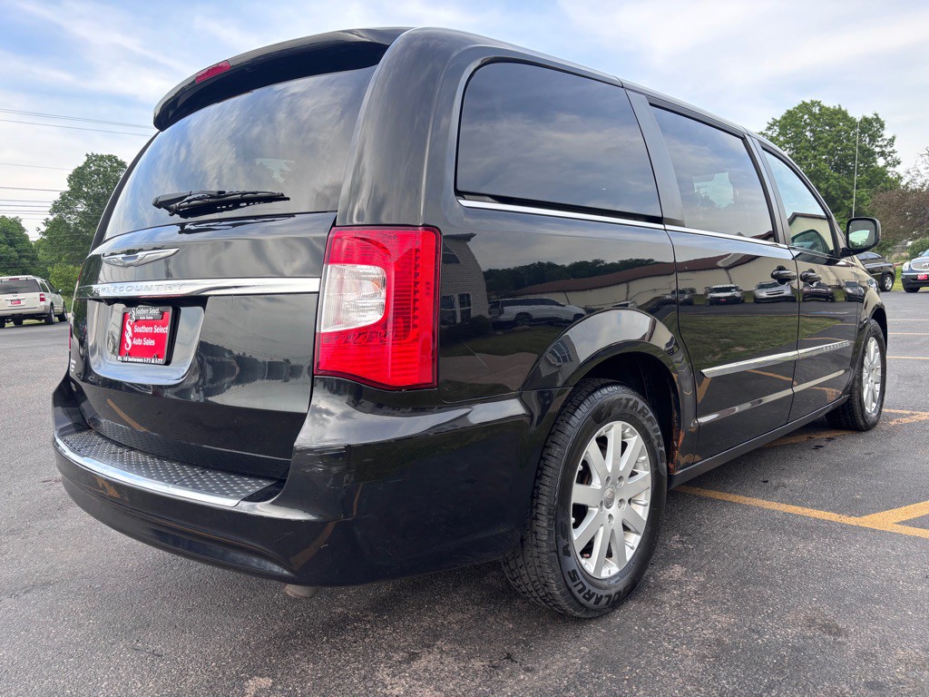 2014 Chrysler Town & Country Image 6