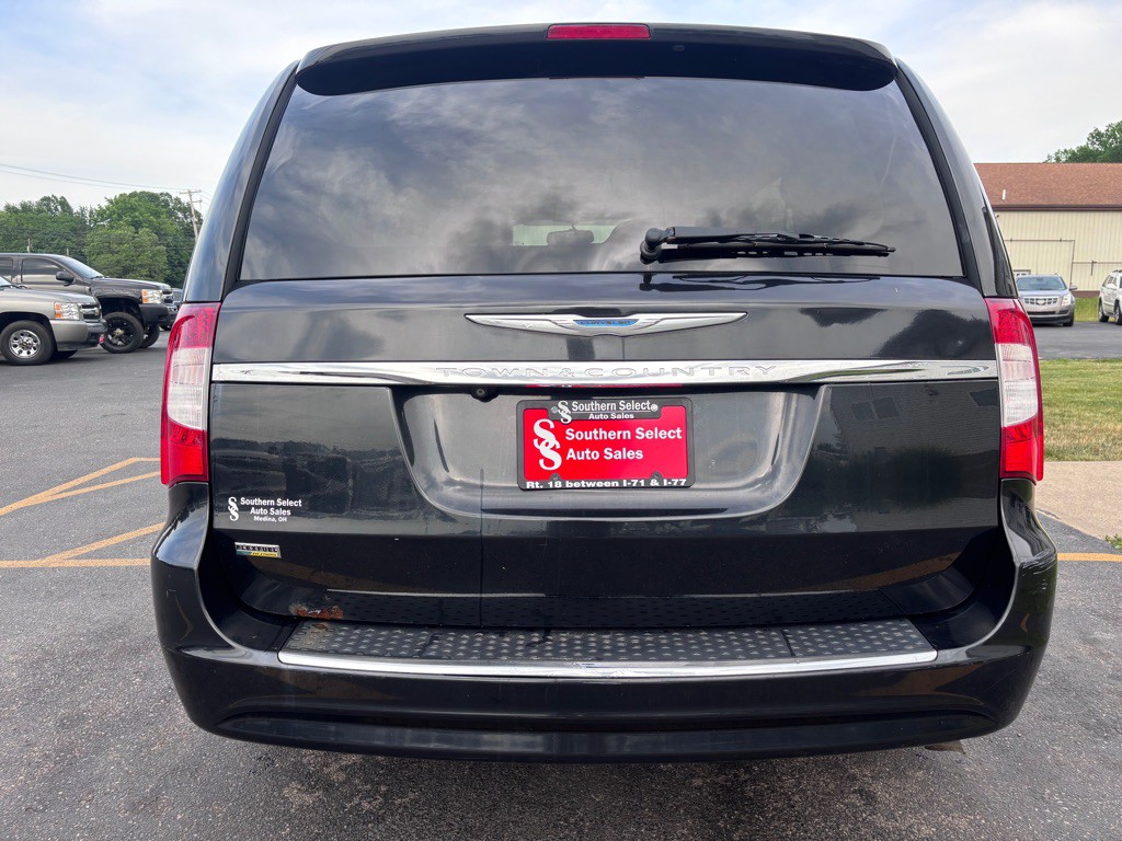 2014 Chrysler Town & Country Image 7