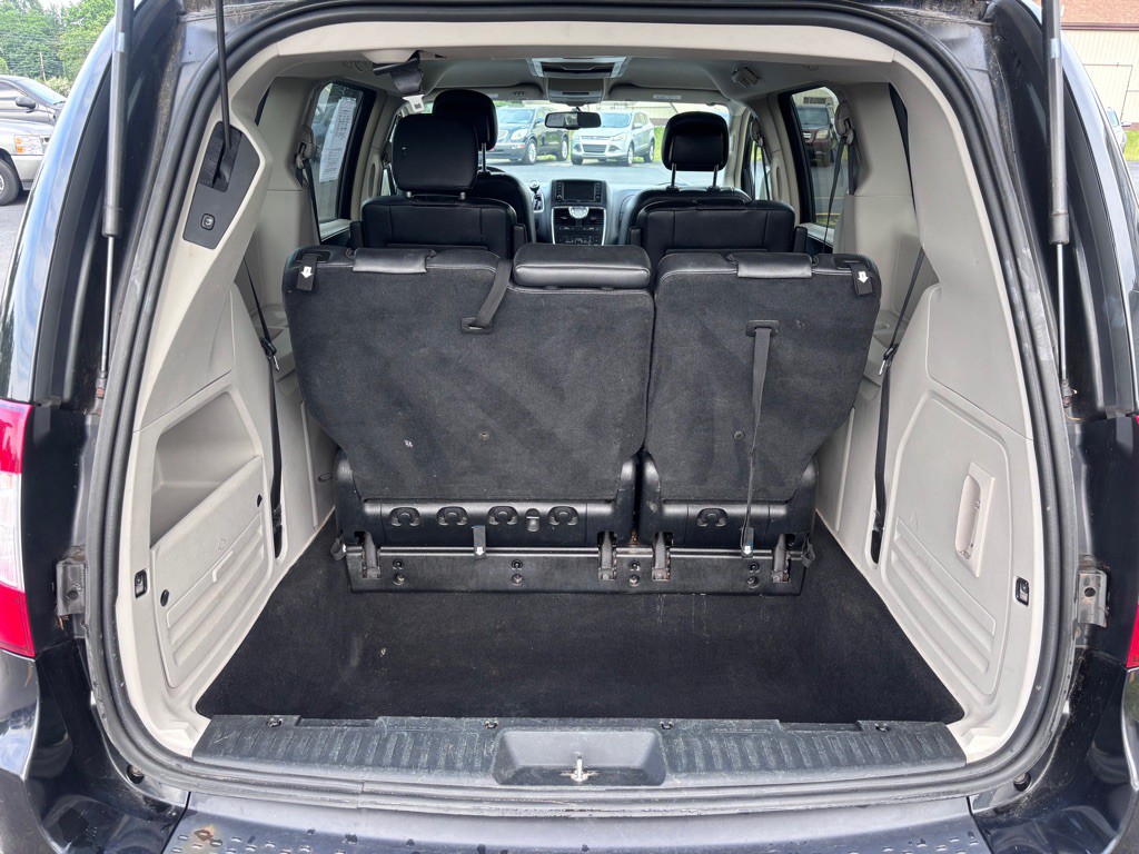 2014 Chrysler Town & Country Image 13