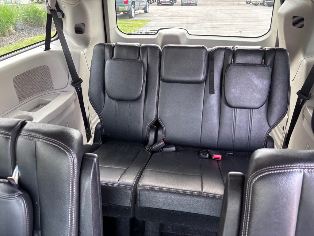2014 Chrysler Town & Country Image 14