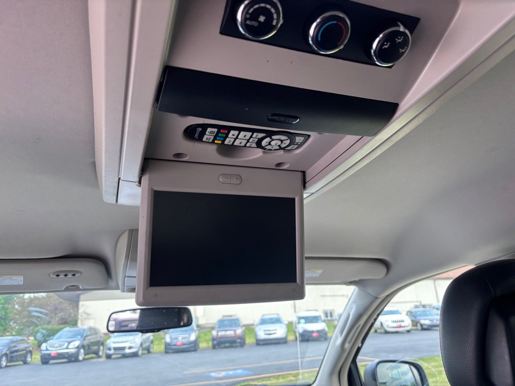 2014 Chrysler Town & Country Image 15