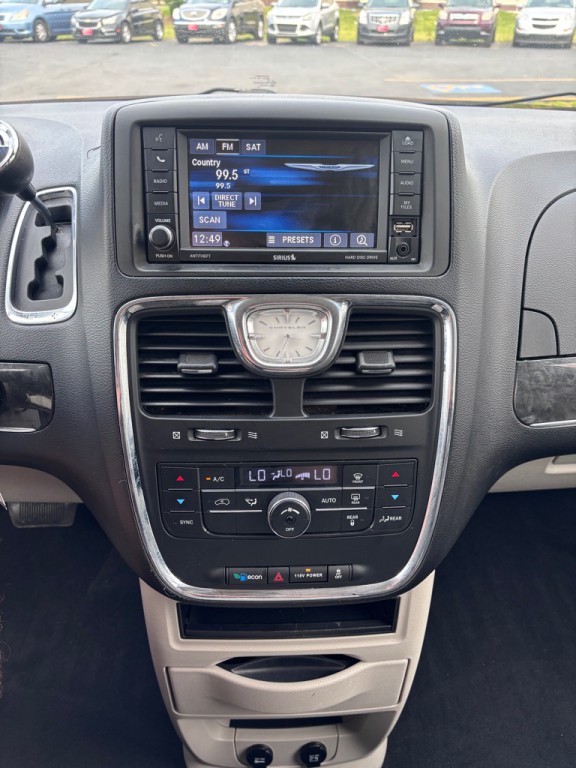 2014 Chrysler Town & Country Image 20