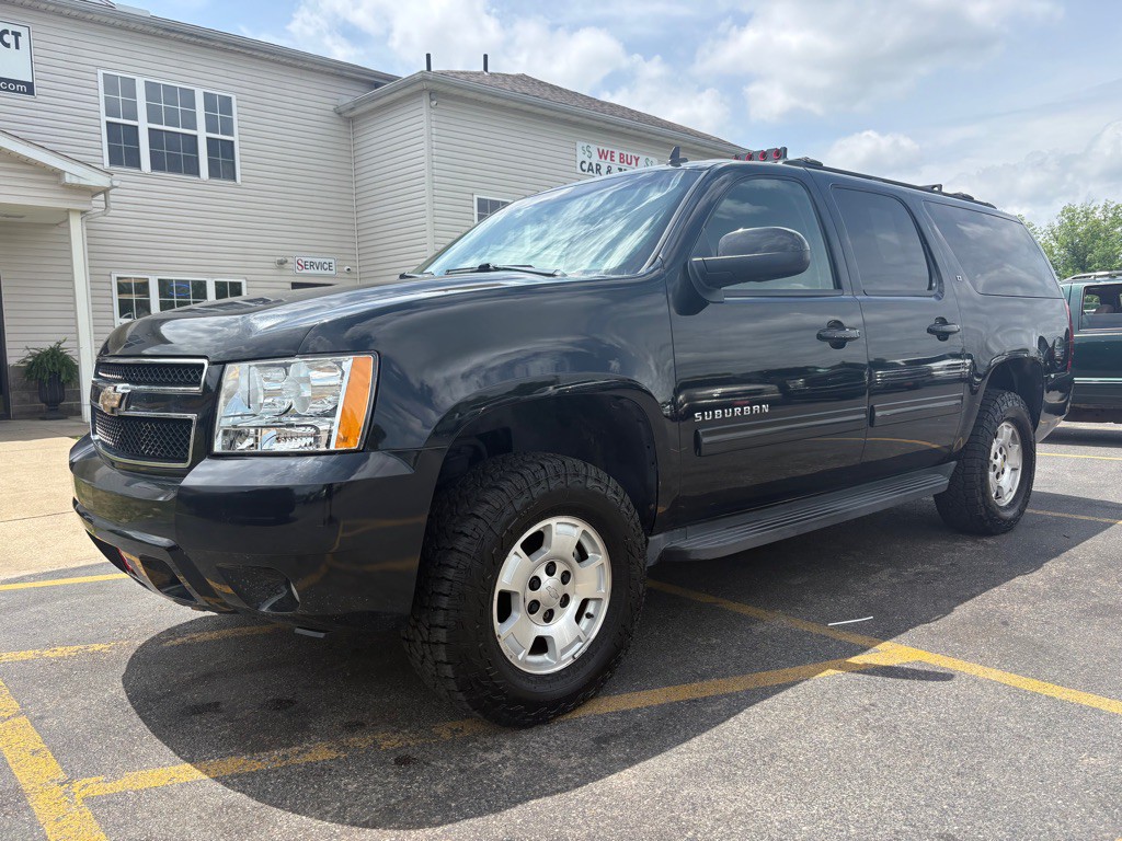 2010 Chevrolet Suburban Image 2