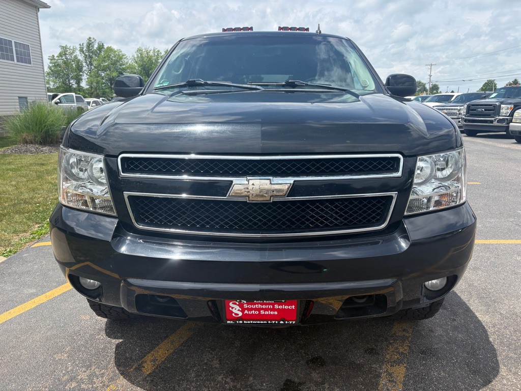 2010 Chevrolet Suburban Image 3