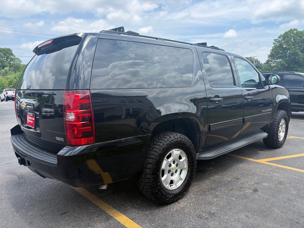 2010 Chevrolet Suburban Image 6