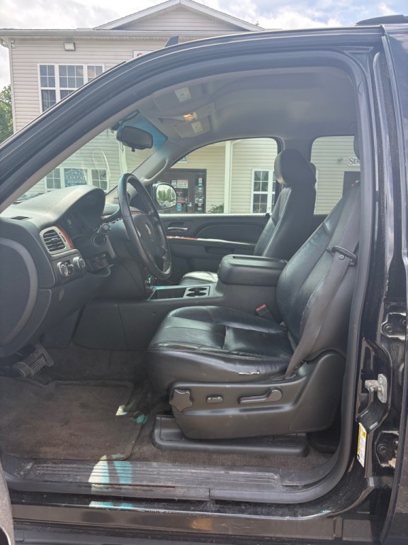 2010 Chevrolet Suburban Image 9