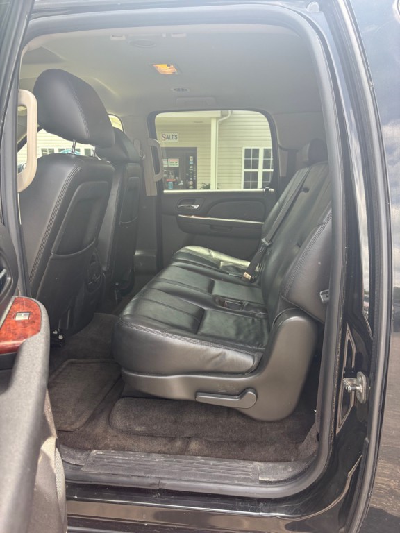 2010 Chevrolet Suburban Image 10