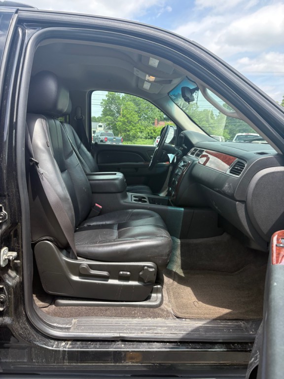 2010 Chevrolet Suburban Image 11