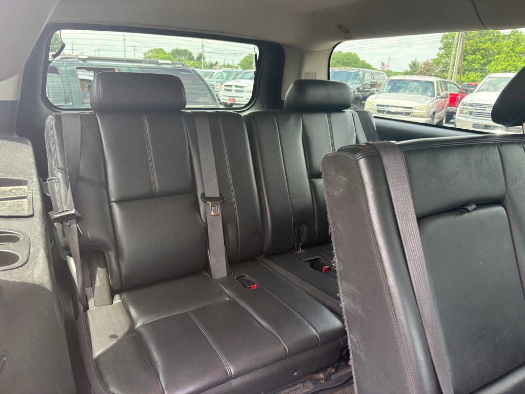 2010 Chevrolet Suburban Image 13