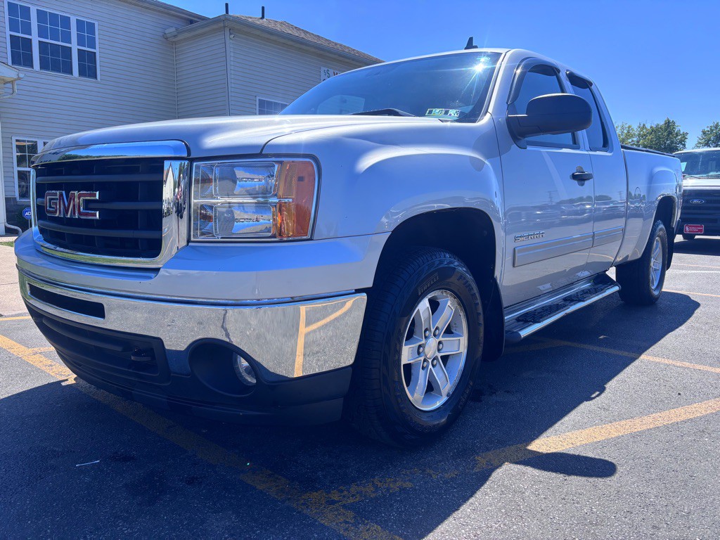 2011 GMC Sierra 1500 Image 2