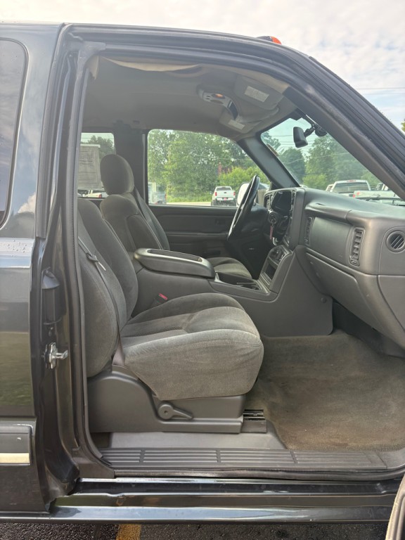 2004 Chevrolet Silverado 1500 Image 11