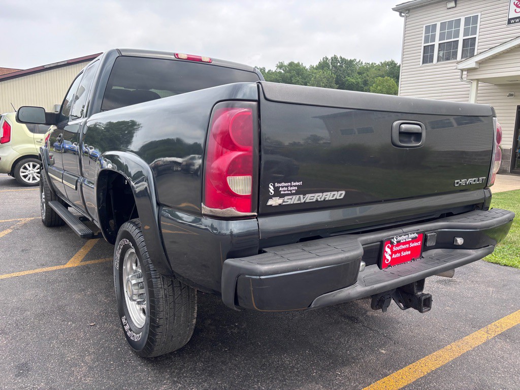 2004 Chevrolet Silverado 1500 Image 8