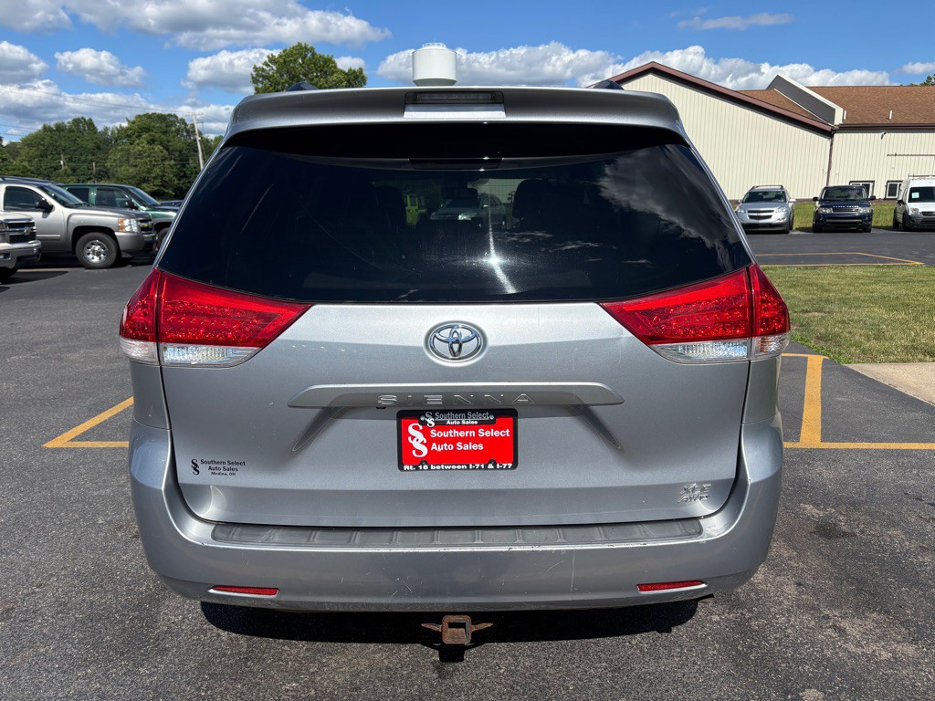 2013 Toyota Sienna Image 7