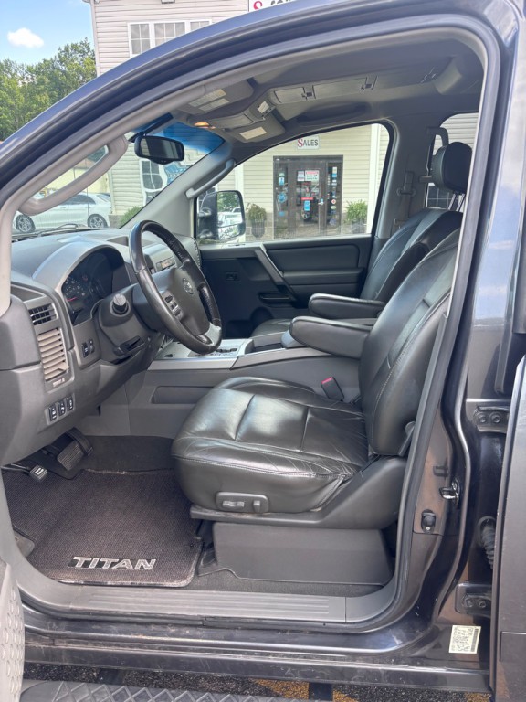 2005 Nissan Titan Image 9
