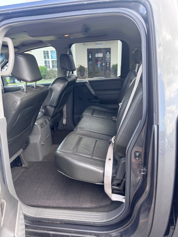 2005 Nissan Titan Image 10
