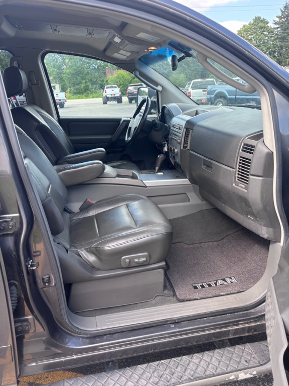 2005 Nissan Titan Image 11