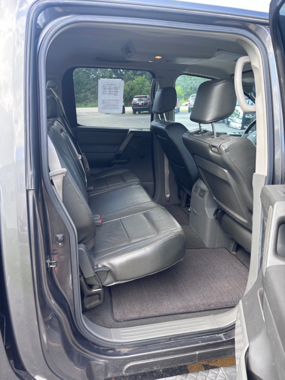 2005 Nissan Titan Image 12