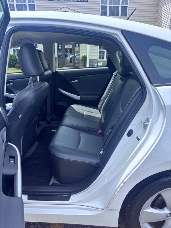 2012 Toyota Prius Image 11