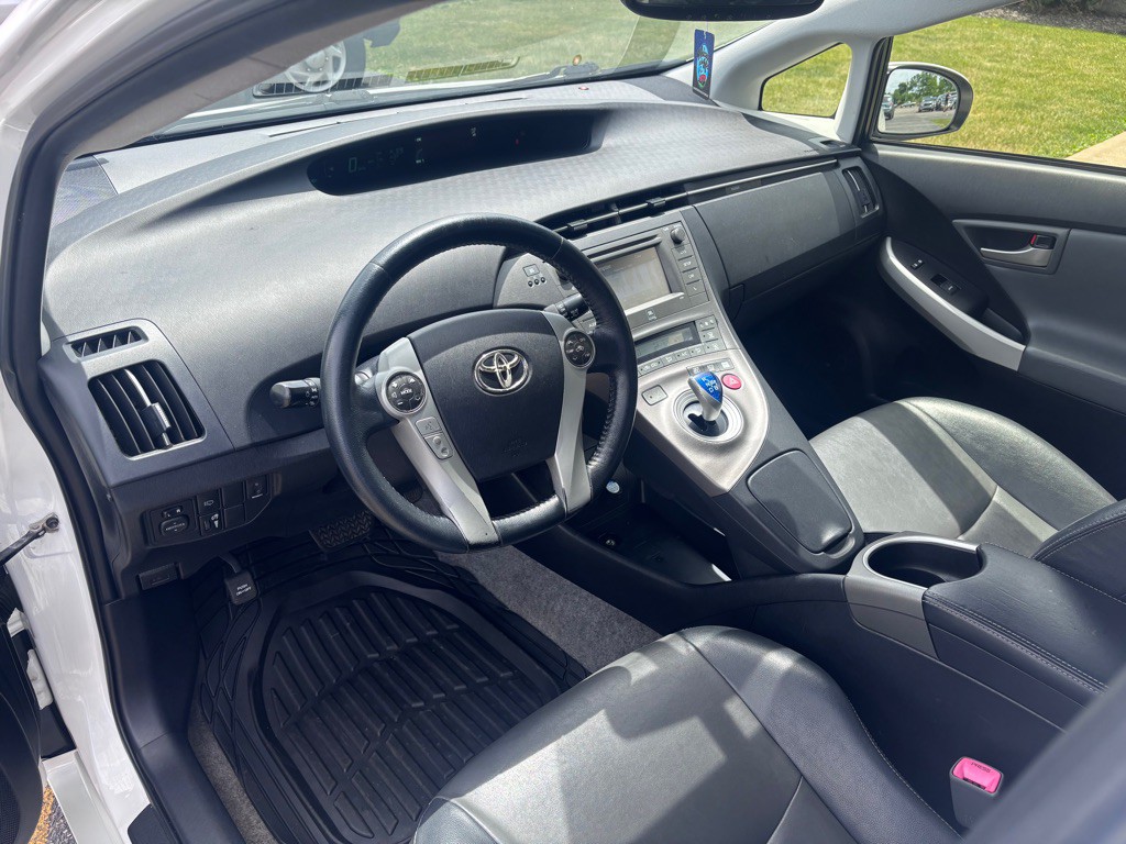 2012 Toyota Prius Image 14