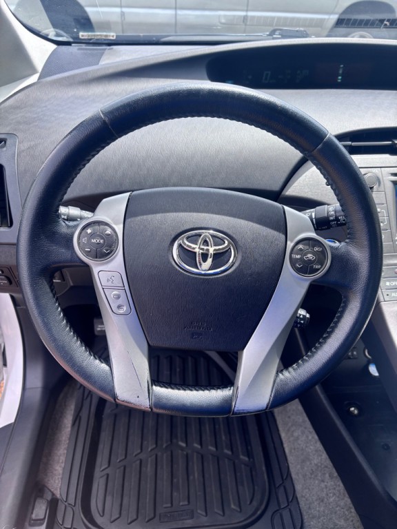 2012 Toyota Prius Image 16