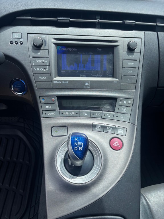 2012 Toyota Prius Image 17