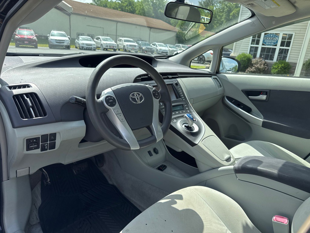 2010 Toyota Prius Image 13