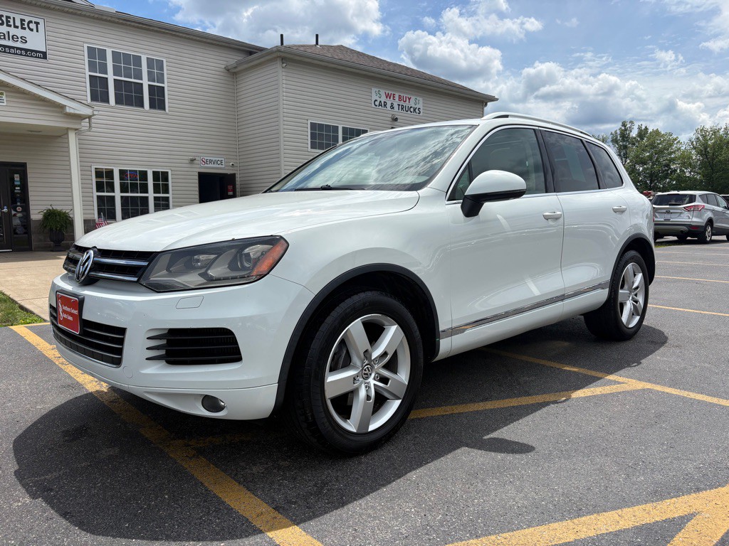 2013 Volkswagen Touareg Image 2