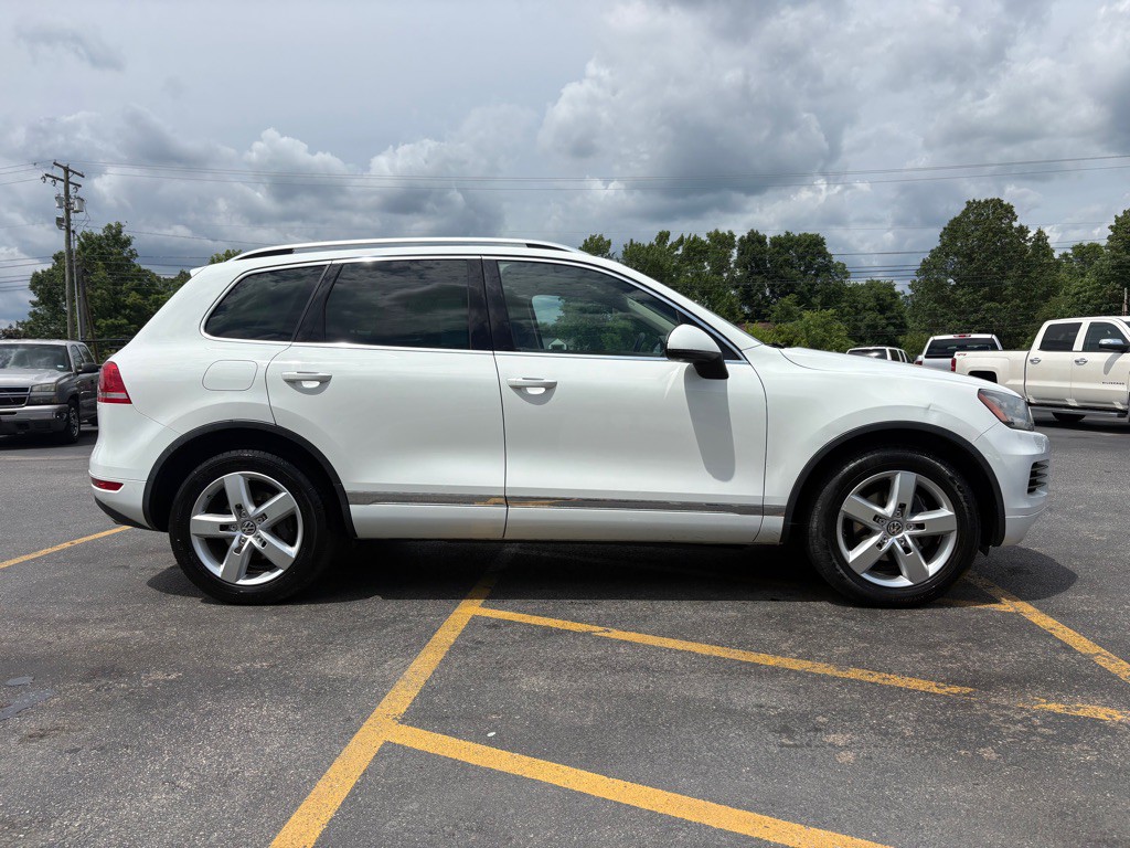 2013 Volkswagen Touareg Image 5