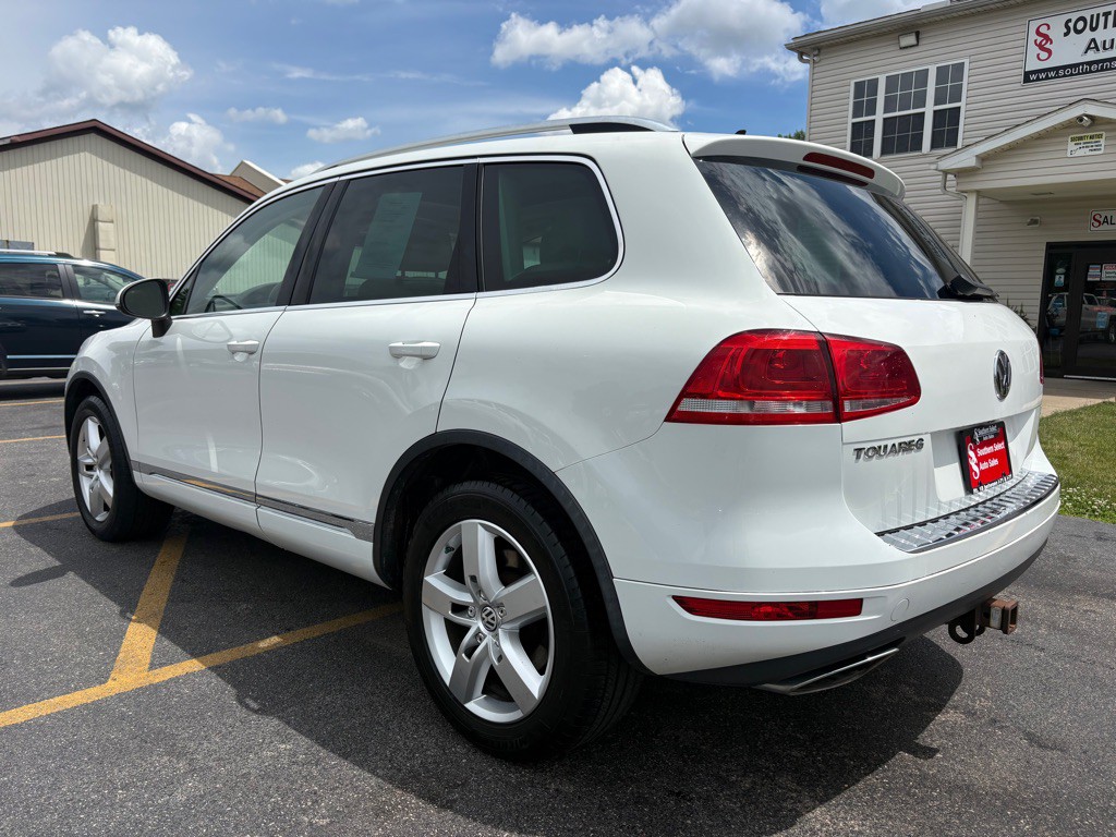 2013 Volkswagen Touareg Image 8