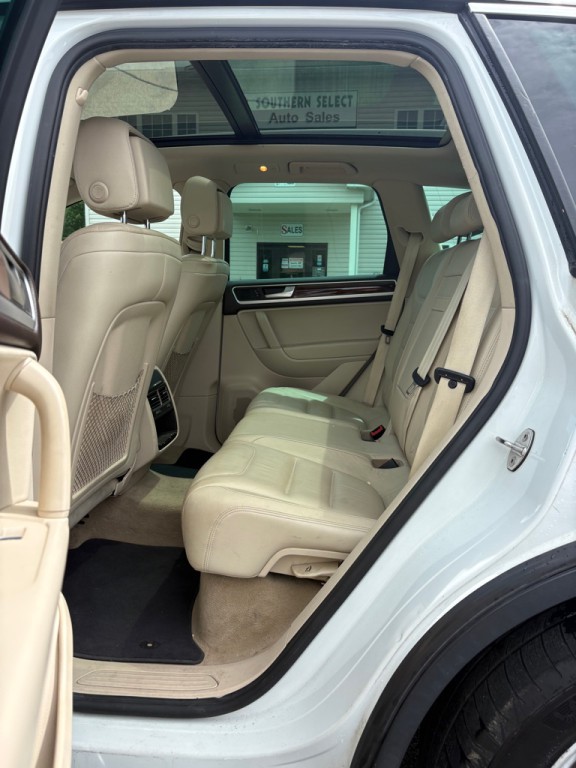2013 Volkswagen Touareg Image 10
