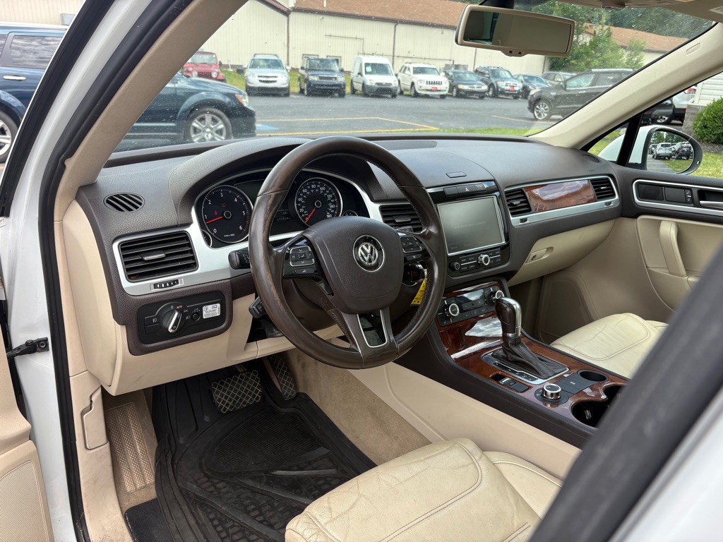 2013 Volkswagen Touareg Image 13