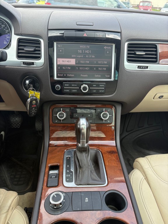 2013 Volkswagen Touareg Image 15