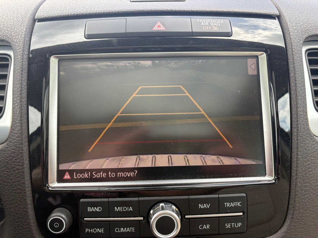 2013 Volkswagen Touareg Image 16
