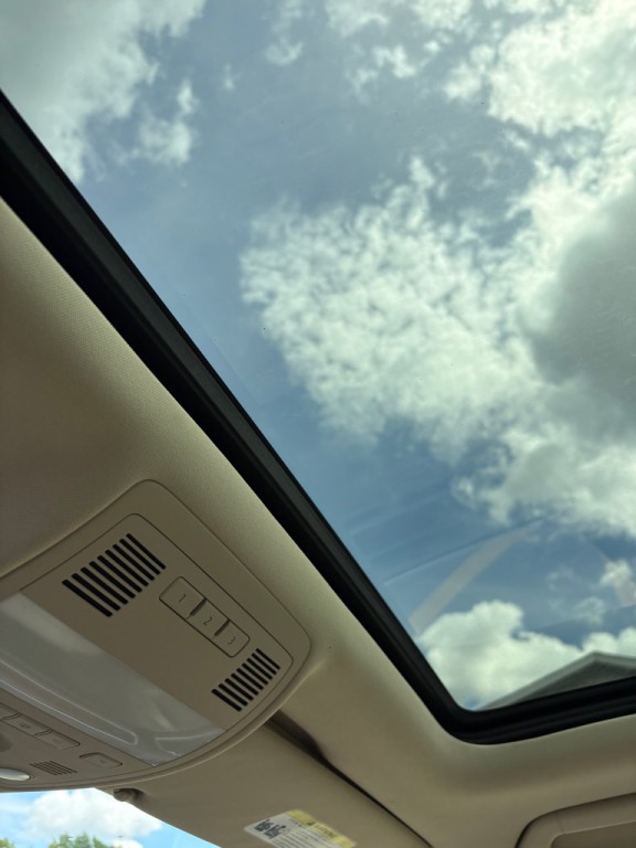 2013 Volkswagen Touareg Image 17