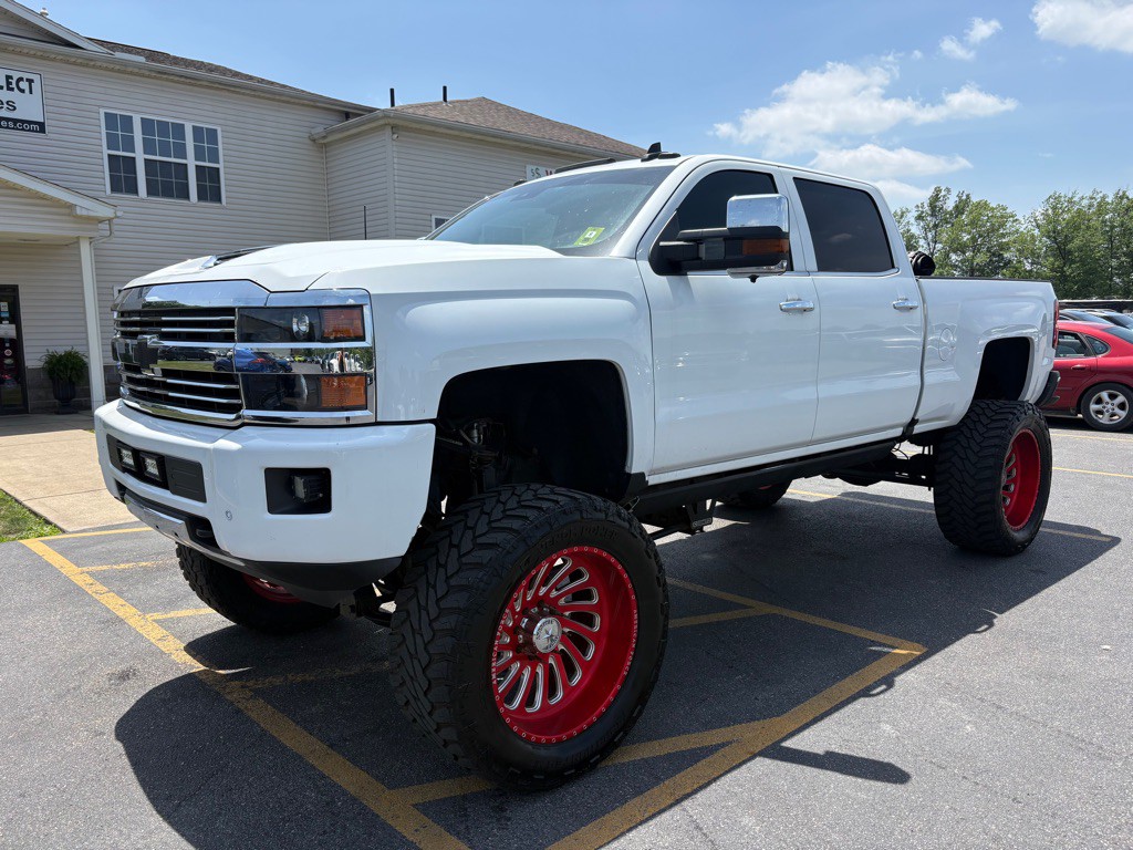 2017 Chevrolet Silverado 1500 Image 2