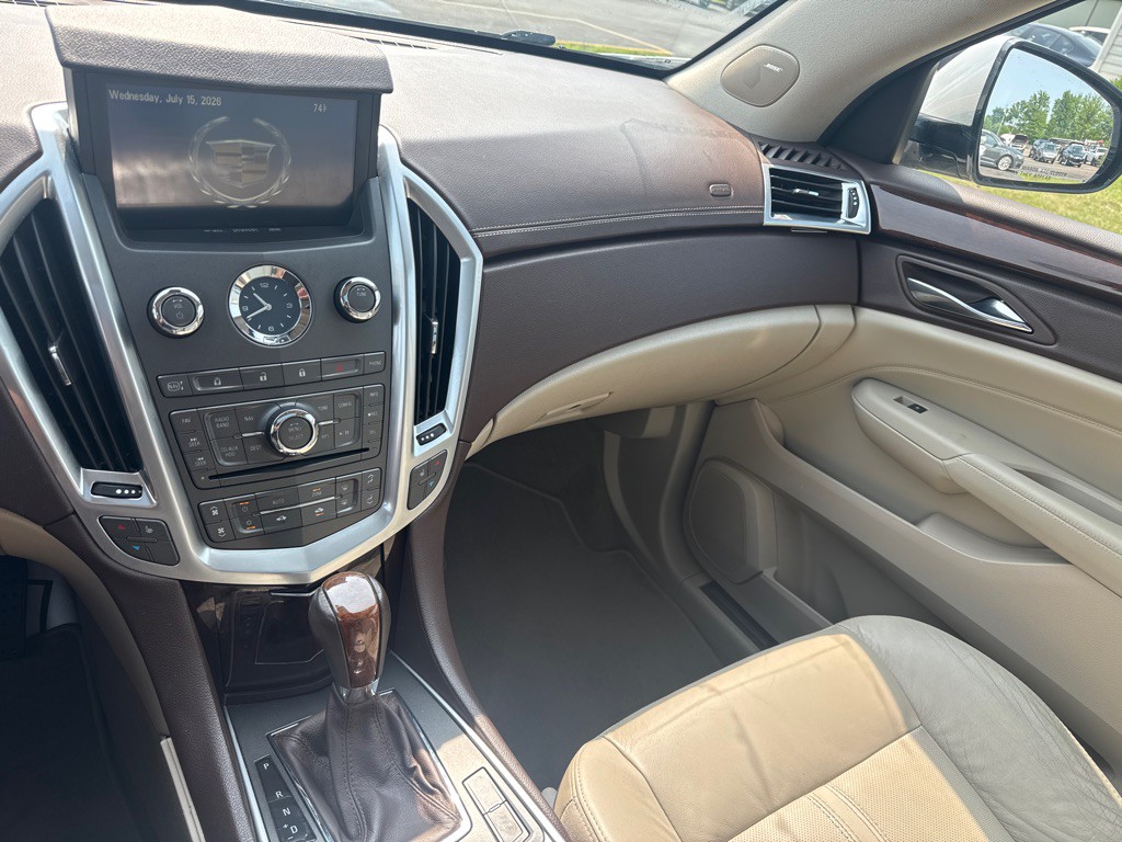2010 Cadillac SRX Image 16