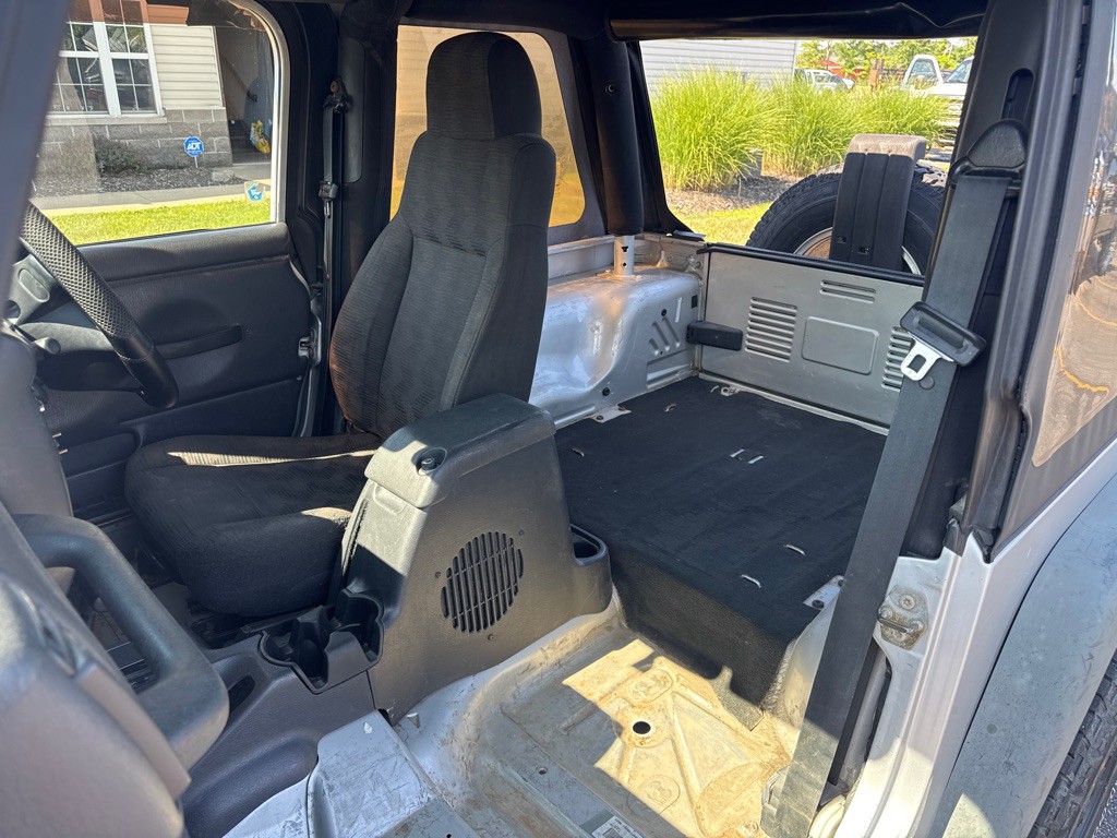 2004 Jeep Wrangler Image 10