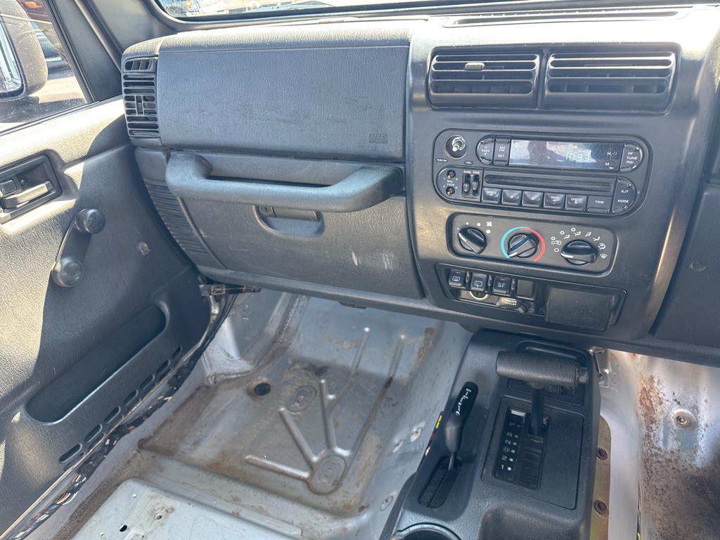 2004 Jeep Wrangler Image 12