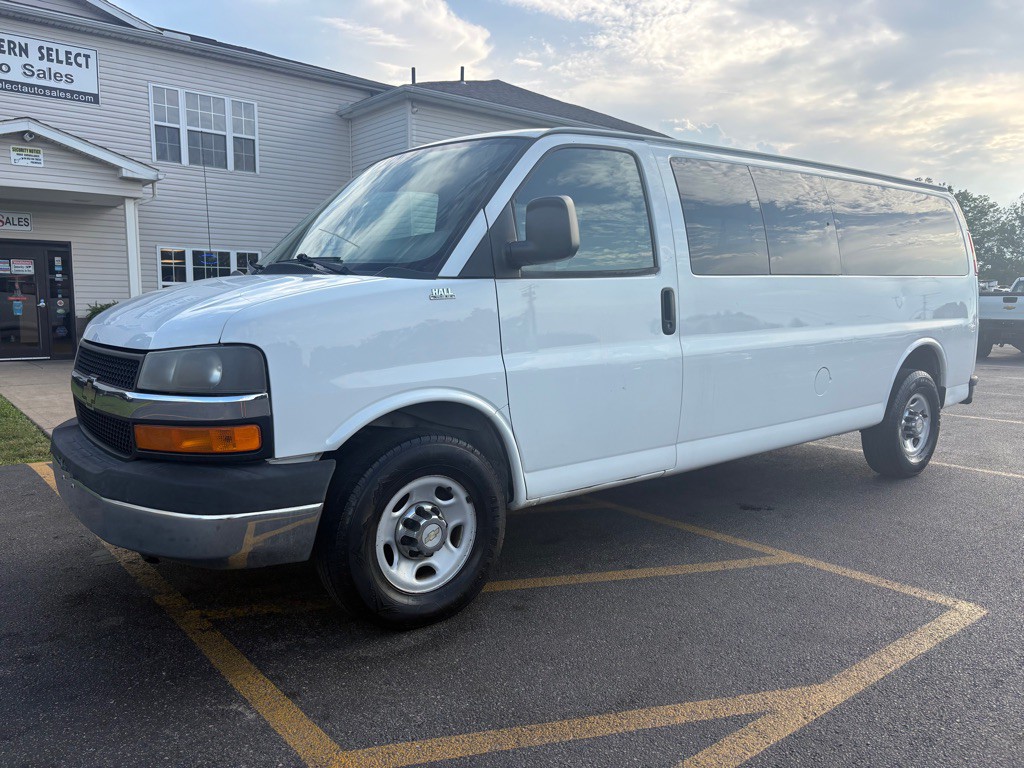2014 Chevrolet Express Image 2