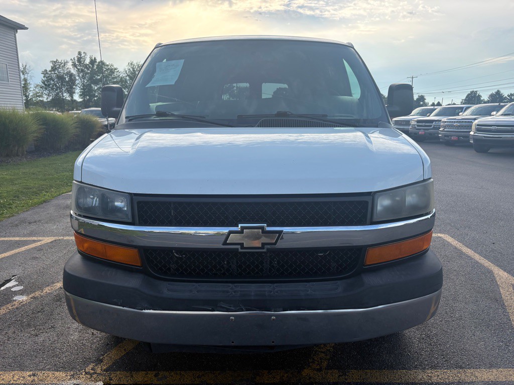 2014 Chevrolet Express Image 3