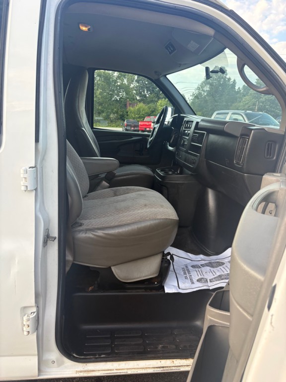 2014 Chevrolet Express Image 10