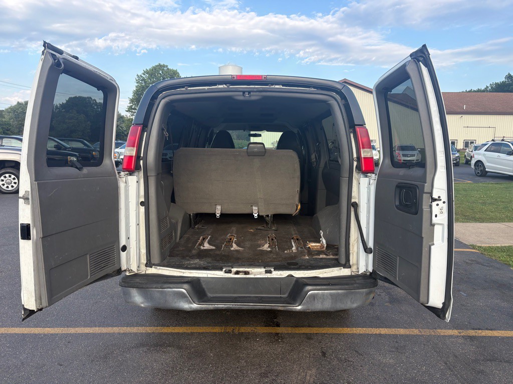 2014 Chevrolet Express Image 13