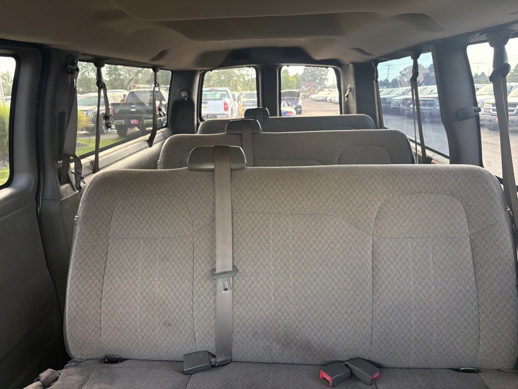 2014 Chevrolet Express Image 17